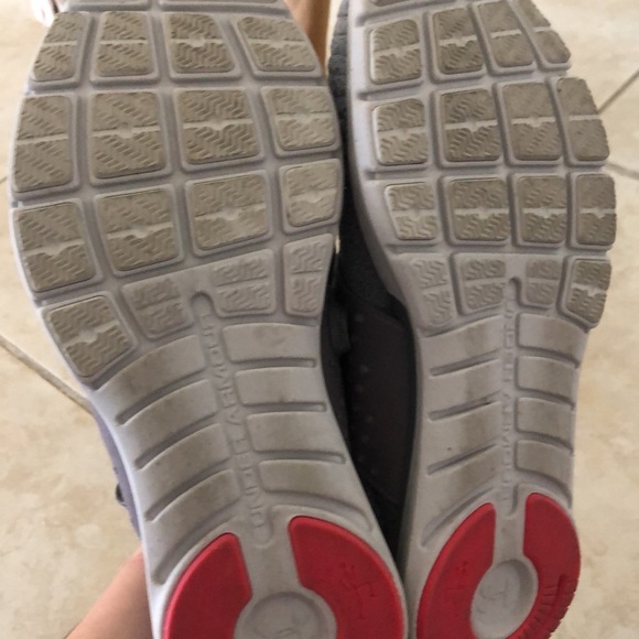 Under Armour running shoes - Picture 2 of 2